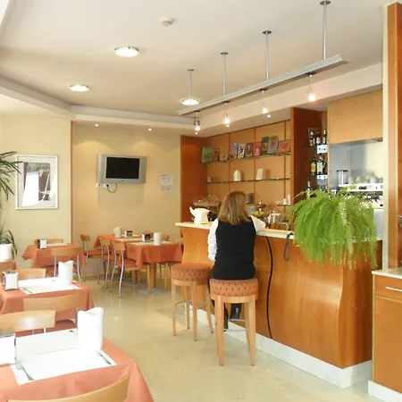 Riviera מלון סגראטה